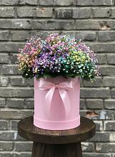 Цветочная композиция из Гипсофила и Розы в шляпной коробке в Лесные Поляны