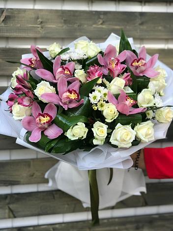 Букет цветов из: Розы и Хризантемы в Лесные Поляны