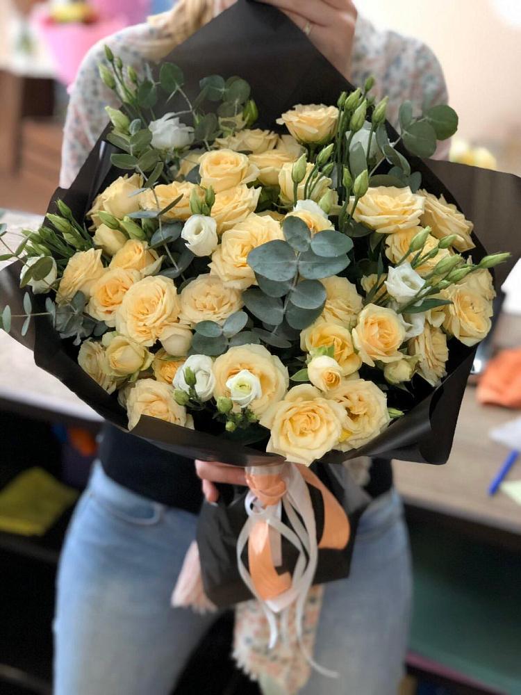 Букет цветов из: Розы и Лизиантусы в Лесные Поляны