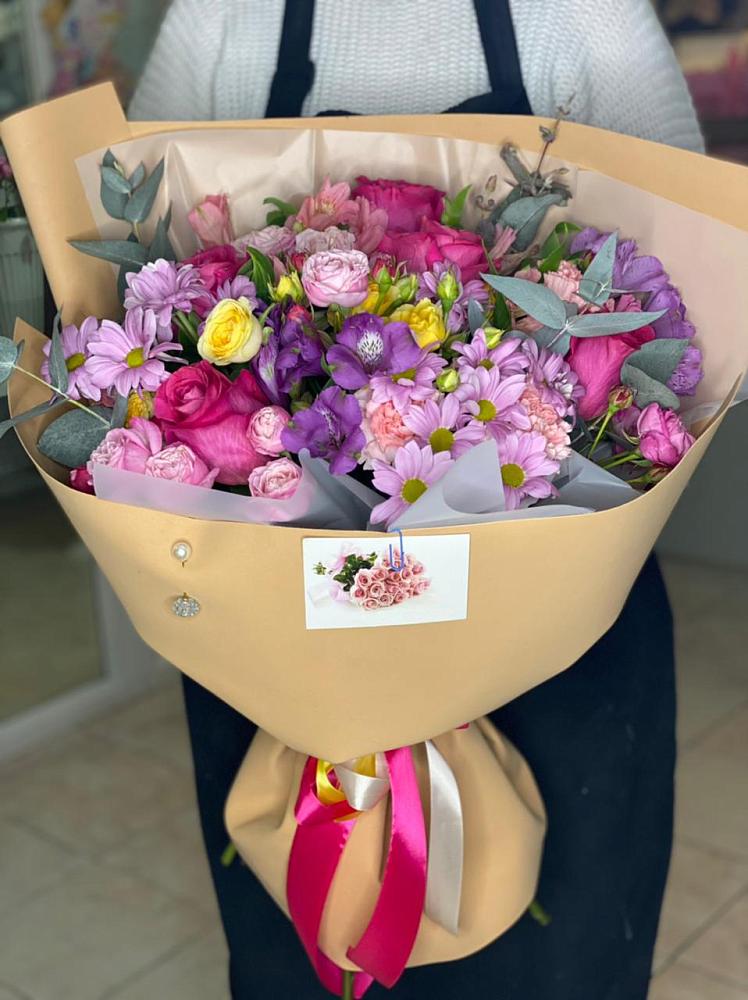 Букет цветов из: Хризантемы, Гвоздики и Альстромерии в Лесные Поляны