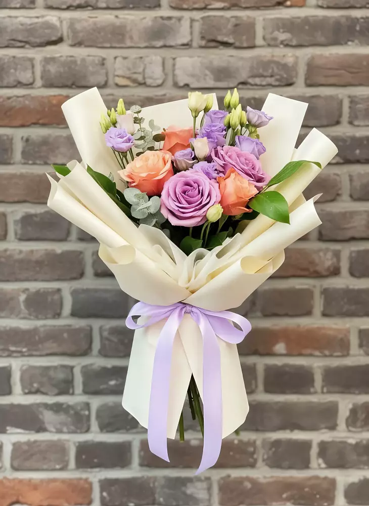 Букет цветов из: Лизиантусы и Розы в Лесные Поляны