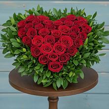 Цветочная композиция из Розы в виде сердца в Лесные Поляны