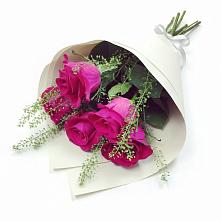 Букет цветов из:  Розы в Лесные Поляны