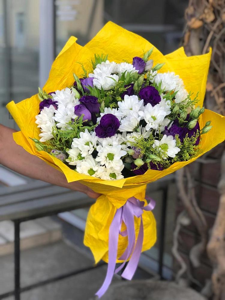 Букет цветов из: Ирисы, Хризантемы и Ромашки в Лесные Поляны