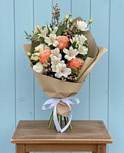 Букет цветов из:  Альстромерии, Лизиантусы, Розы и Хризантемы в Лесные Поляны