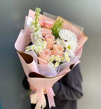 Букет цветов из:  Хризантемы и Розы в Лесные Поляны