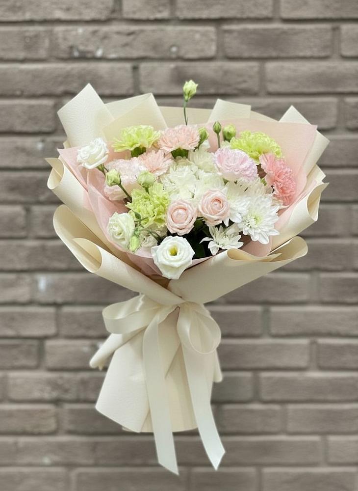 Букет цветов из: Гвоздики, Розы, Лизиантусы и Хризантемы в Лесные Поляны