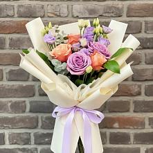 Букет цветов из:  Лизиантусы и Розы в Лесные Поляны