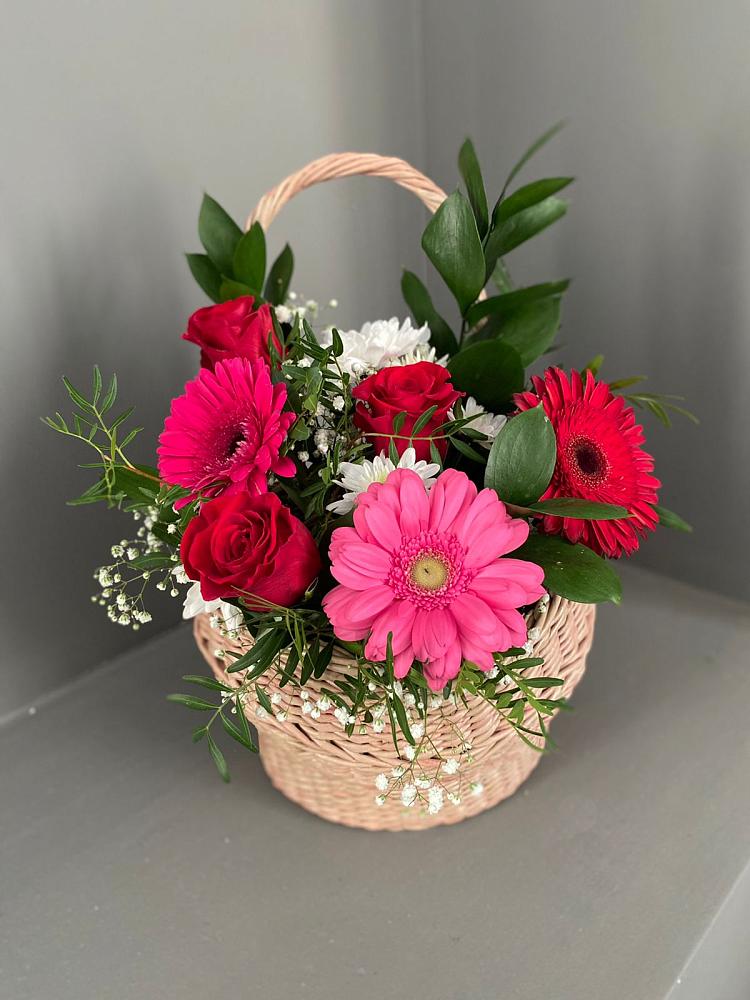 Цветочная композиция из Розы, Хризантемы и Герберы в корзине в Лесные Поляны