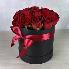 Цветочная композиция из Розы в шляпной коробке в Лесные Поляны