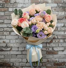 Букет цветов из:  Розы, Лизиантусы и Гвоздики #REPLACE_PRED# Лесные Поляны