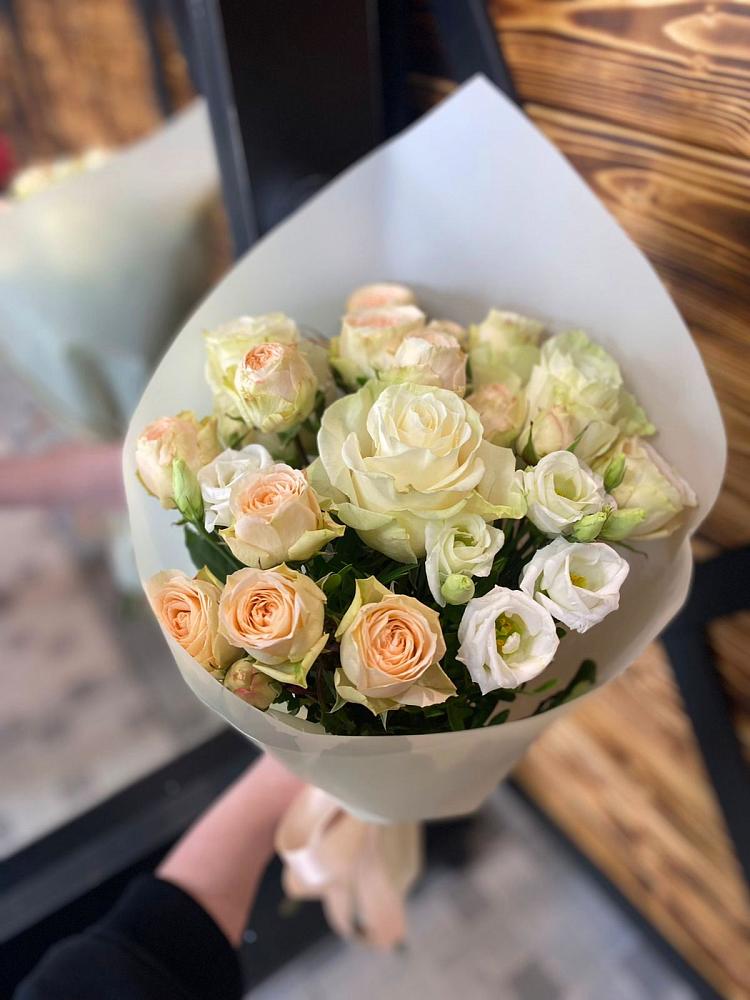 Букет цветов из: Розы и Лизиантусы в Лесные Поляны