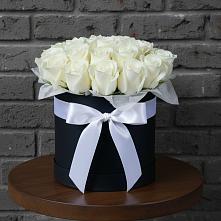 Цветочная композиция из Розы в шляпной коробке в Лесные Поляны